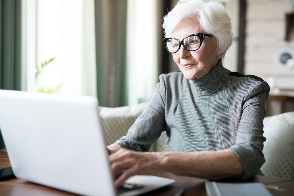 can-a-person-with-dementia-live-alone-the-breckinridge-memory-care